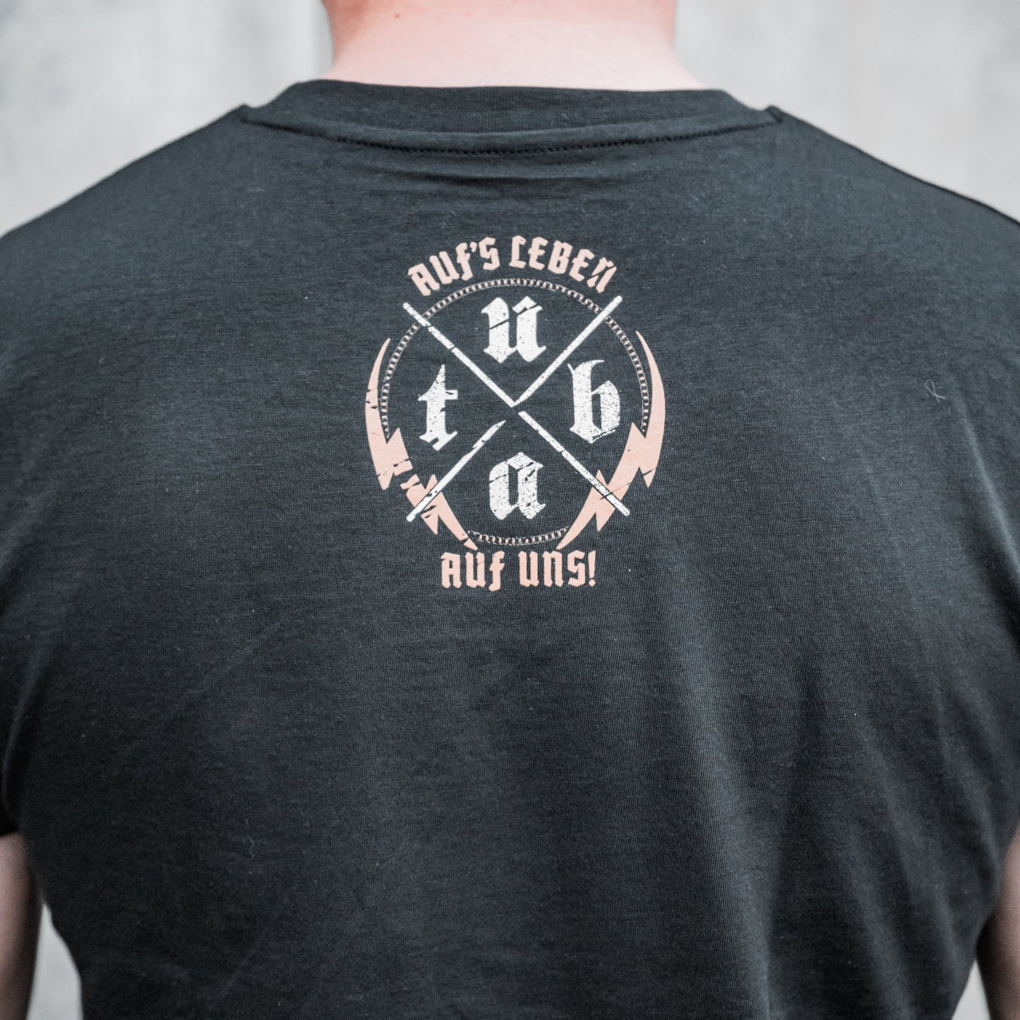 Auf uns (T-Shirt)