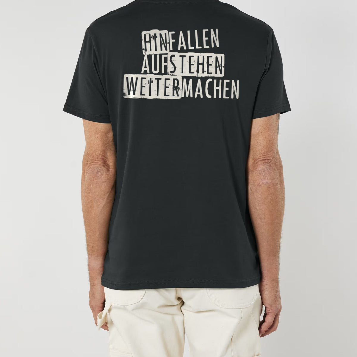 Unantastbar T-Shirt „Unsterblich“, Rückenprint „Hinfallen, Aufstehen, Weitermachen“, getragen